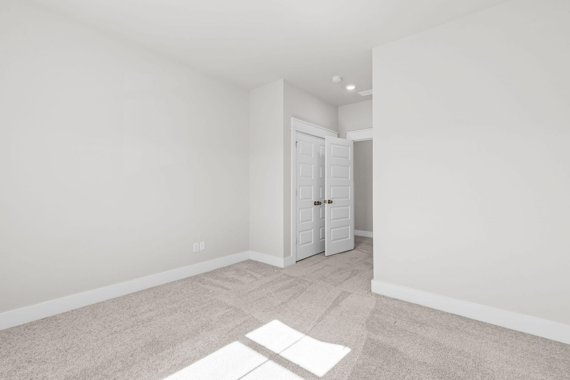 106 E Morton Street Photo 41