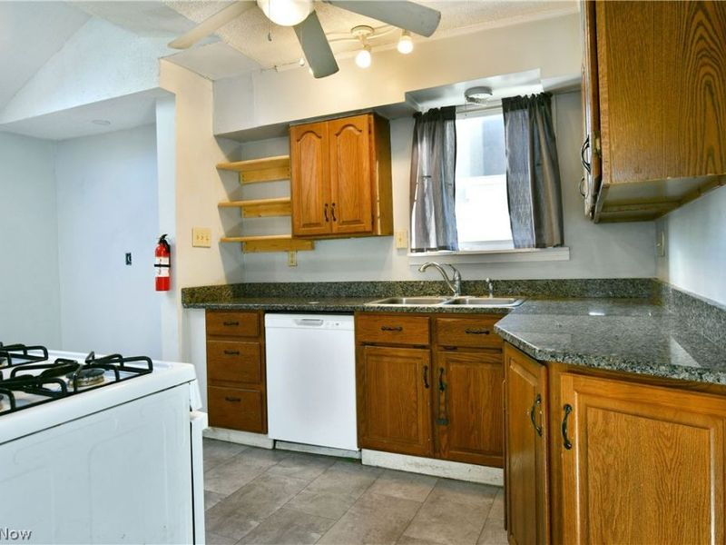 28 Walnut Street, Struthers, OH 44471 Photo 10