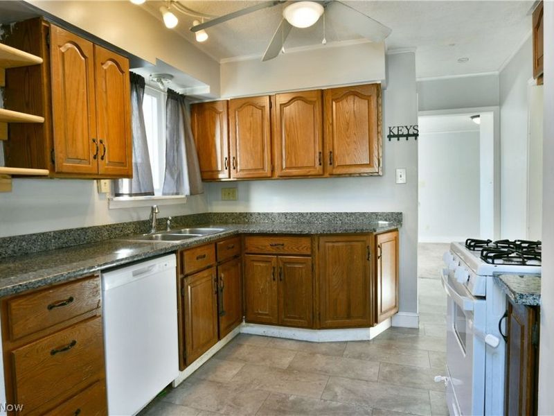 28 Walnut Street, Struthers, OH 44471 Photo 9