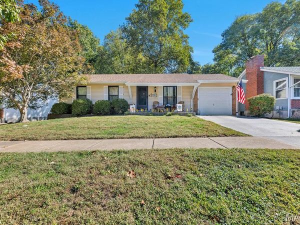 2448 Village Glen Court, Maryland Heights, MO 63043