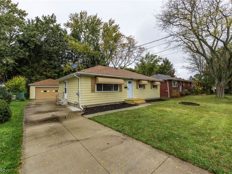 668 Cliffside Drive, Akron, OH 44313 Photo 2