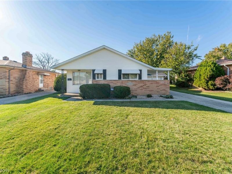 5846 Scarlet Oak Drive, Bedford Heights, OH 44146 Photo 1