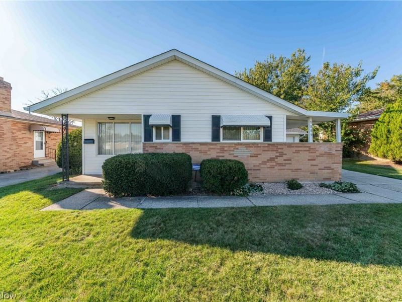 5846 Scarlet Oak Drive, Bedford Heights, OH 44146 Photo 2