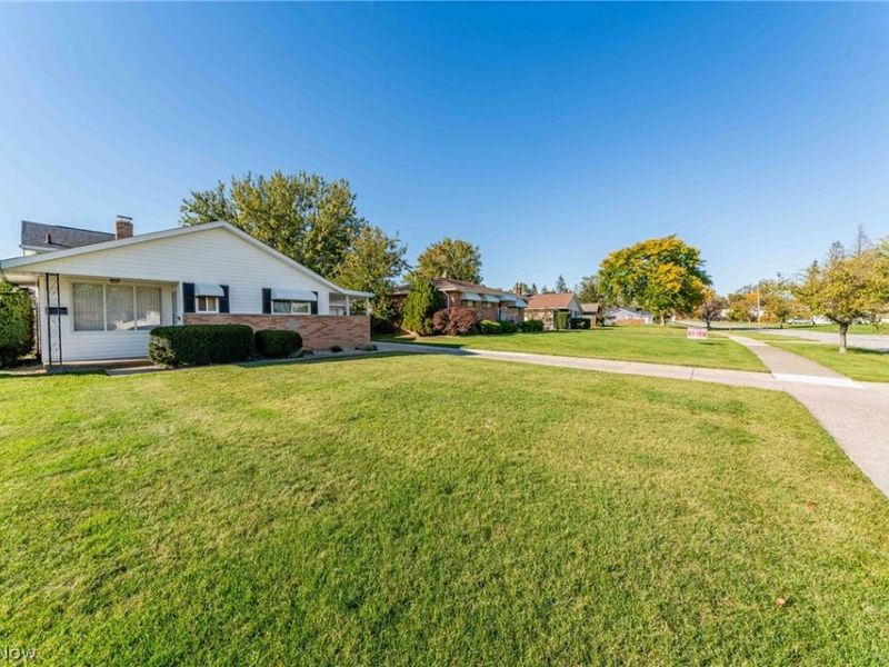 5846 Scarlet Oak Drive, Bedford Heights, OH 44146 Photo 3