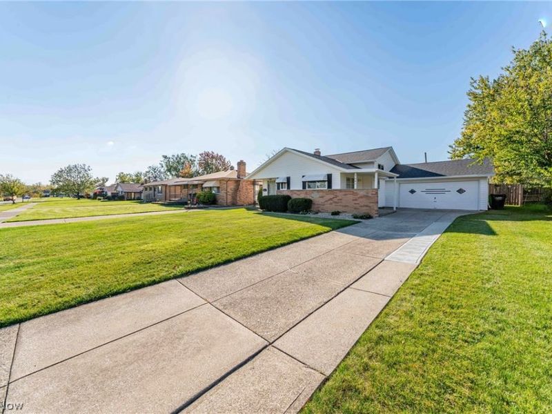 5846 Scarlet Oak Drive, Bedford Heights, OH 44146 Photo 4