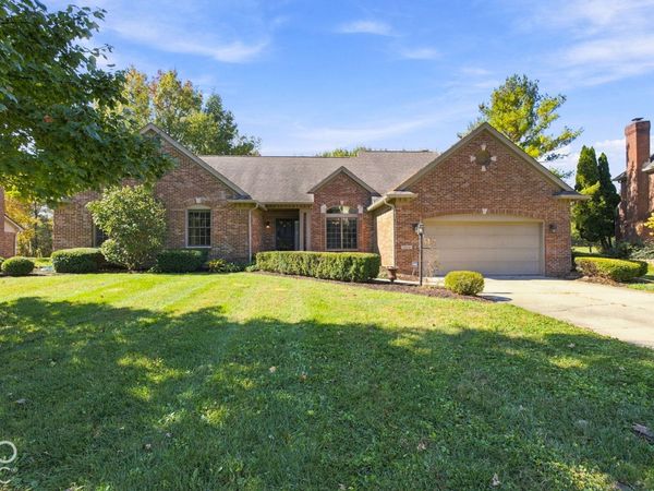 1825 Continental Drive , Zionsville, IN 46077