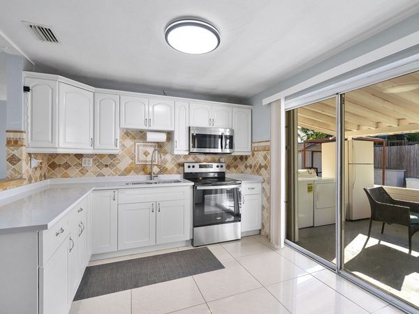 2911 NE 11th Avenue, Pompano Beach, FL 33064