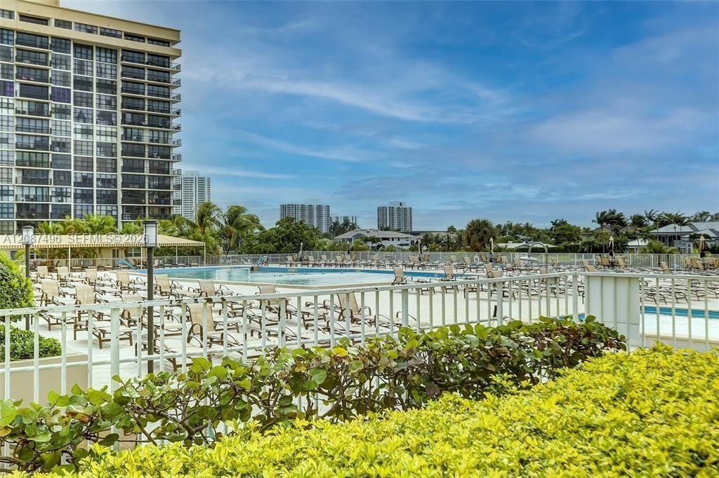 1985 S Ocean Dr, Unit 15M, Hallandale Beach, FL 33009 Photo