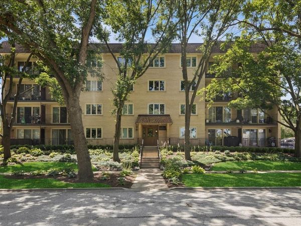 225 E Wing Street , Unit 201, Arlington Heights, IL 60004