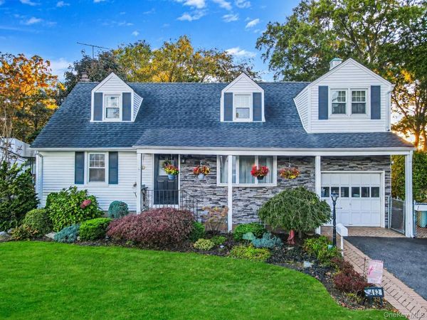 462 Hull Street , East Meadow, NY 11554