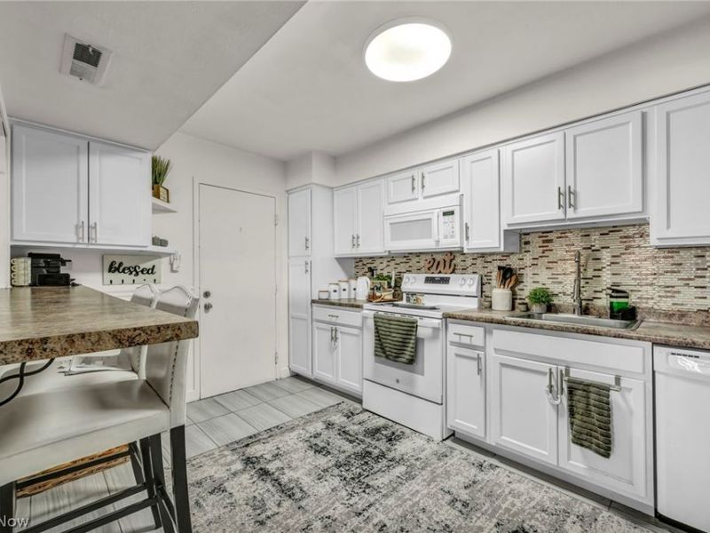 11804 Harbour Light Drive, Unit 1804, North Royalton, OH 44133 Photo 16