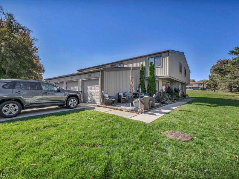 11804 Harbour Light Drive, Unit 1804, North Royalton, OH 44133 Photo 2