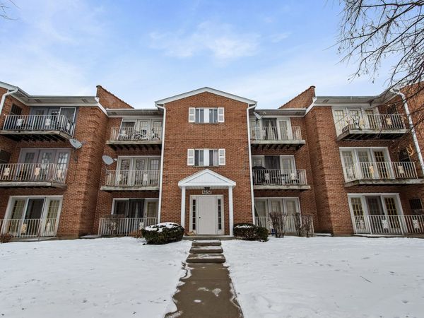 4252 Central Road, Unit 102, Glenview, IL 60025