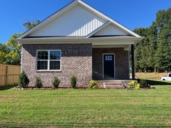 702 College St, Florence, AL 35630
