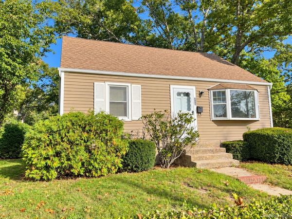 380 Gates Avenue W, Lindenhurst, NY 11757