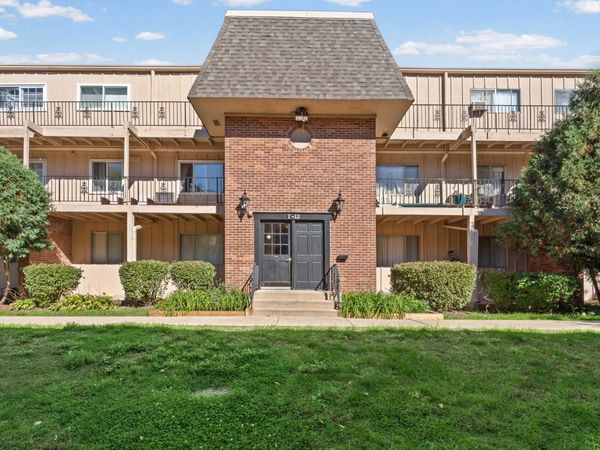 2404 Algonquin Road, Unit 11, Rolling Meadows, IL 60008