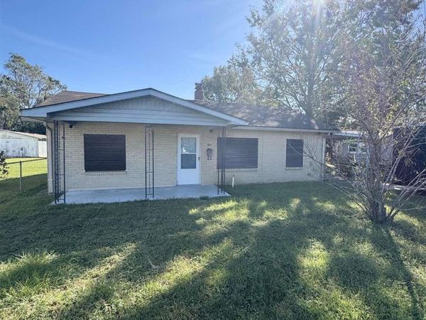 4 Bertram St, Pensacola, FL 32506