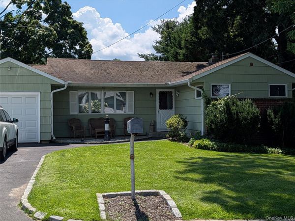 35 Sheridan Street , Huntington, NY 11743