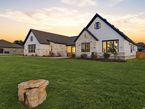 130 PIPER ST, Castroville, TX 78009