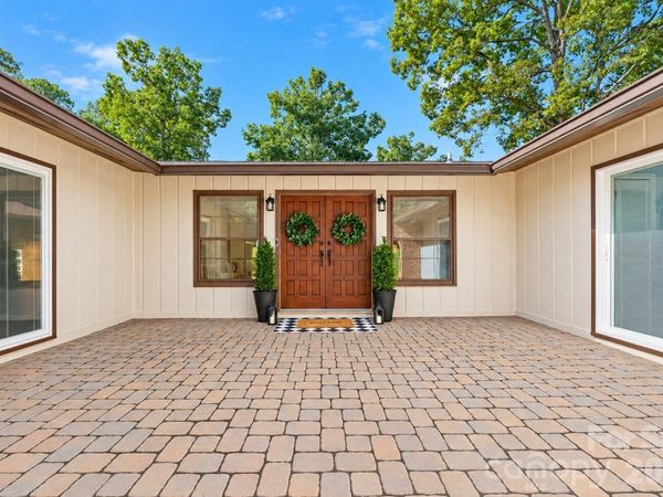 4024 Wandering Lane , Hickory, NC 28601