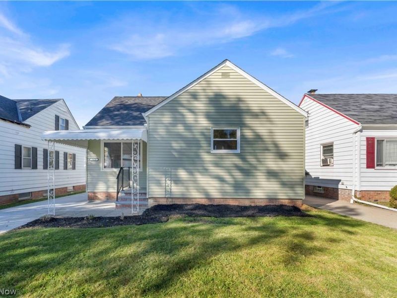 5420 Oakwood Avenue , Maple Heights, OH 44137 Photo 1