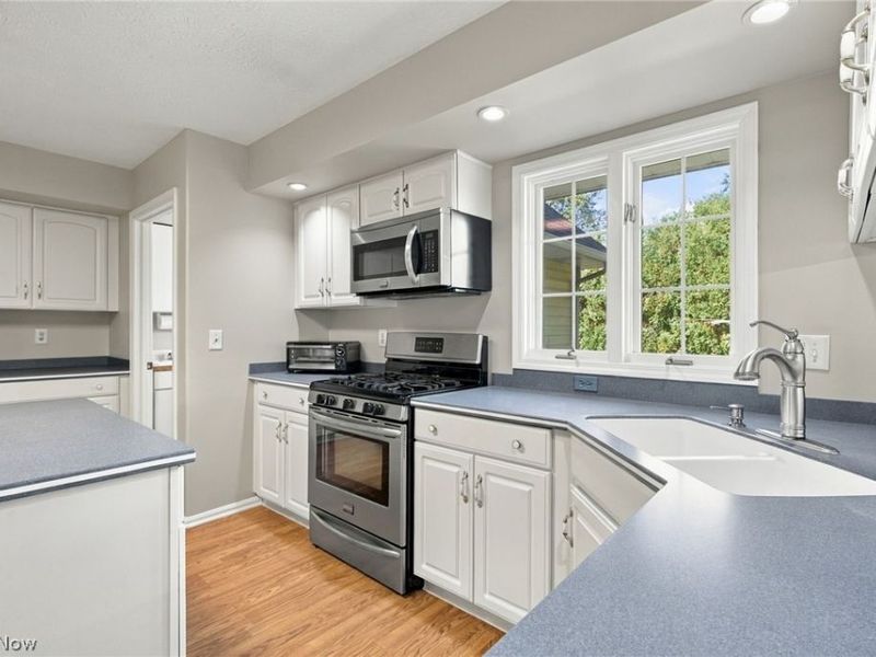 517 Rockwood Court , Avon Lake, OH 44012 Photo 17