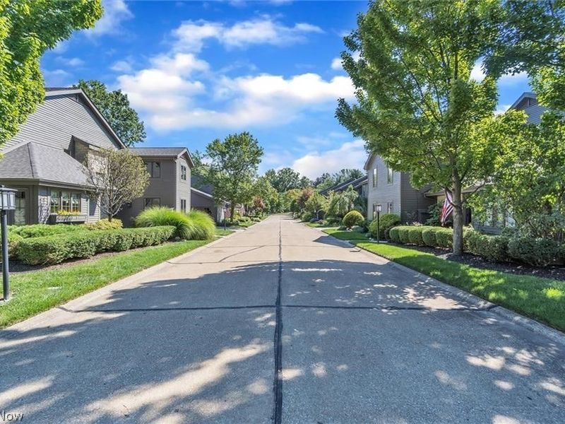 1070 Stonewood Court , Westlake, OH 44145 Photo 2