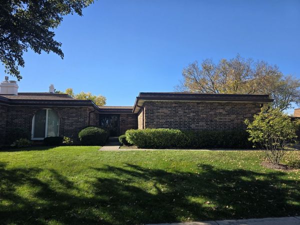 2422 Salceda Drive , Northbrook, IL 60062