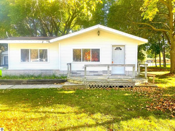 329 M-18 S, Gladwin, MI 48624