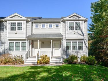 10 Great Cedar Dr, Unit 10, Hanson, MA 02341