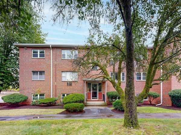 89 Walnut St, Unit 5, Newton, MA 02460