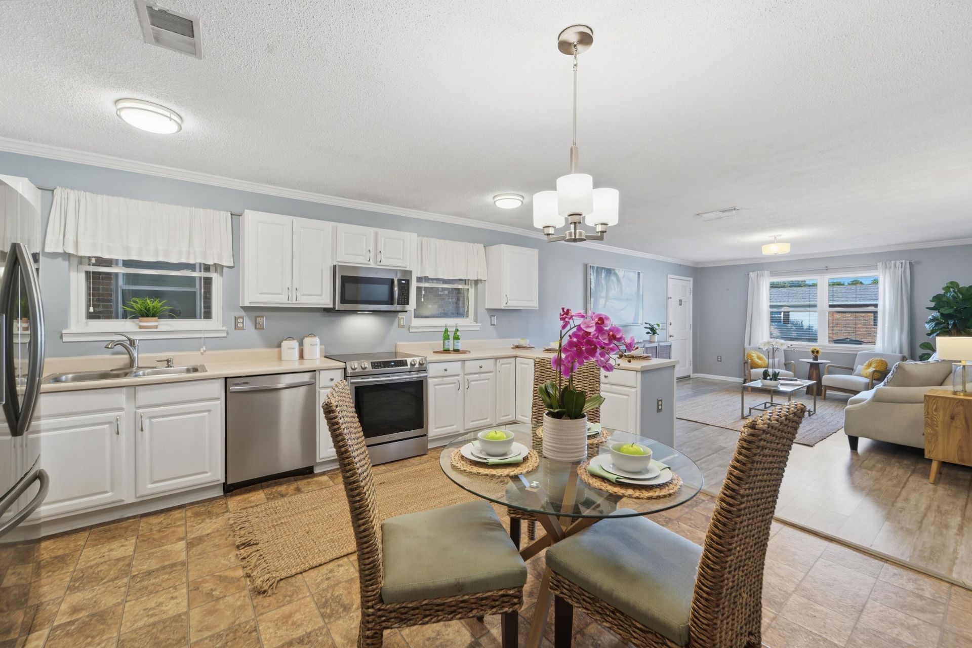 415 Parkdale Drive Photo 10