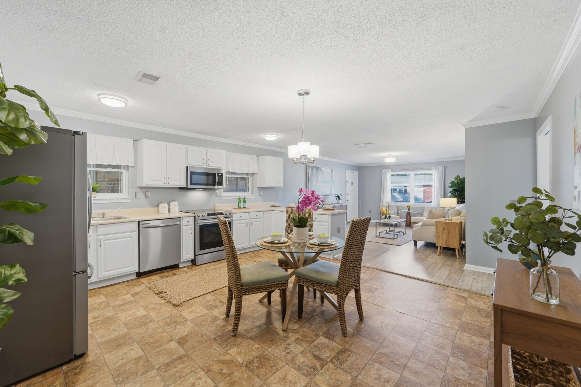 415 Parkdale Drive Photo 9