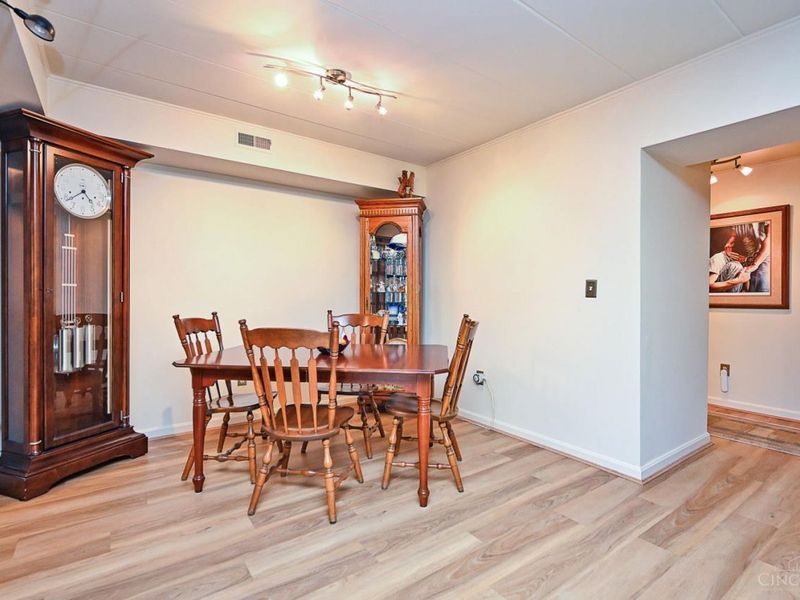 880 Rue De La Paix, Unit A28, Cincinnati, OH 45220 Photo 12