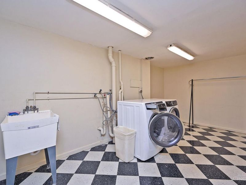 880 Rue De La Paix, Unit A28, Cincinnati, OH 45220 Photo 33