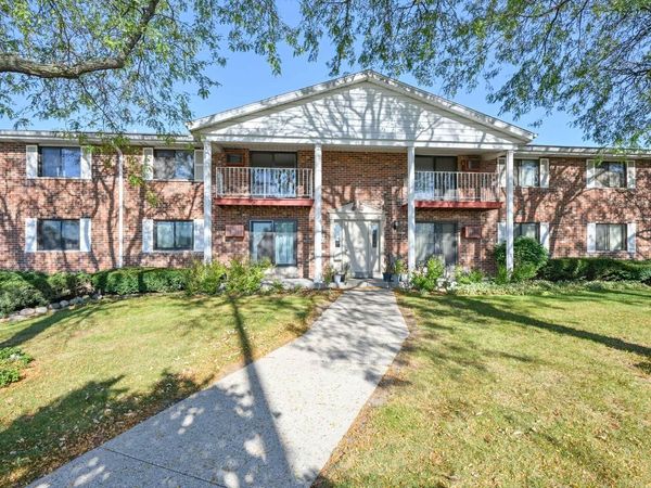 6400 W Howard AVENUE, Unit 201, Milwaukee, WI 53220