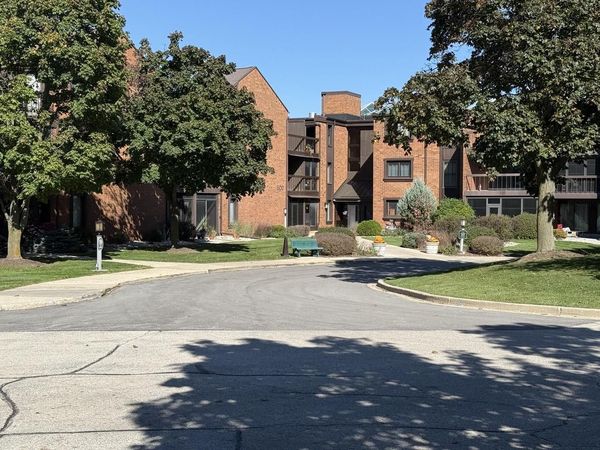 6100 W Stone Hedge DRIVE, Unit c245, Greenfield, WI 53220