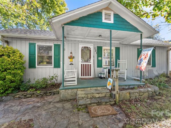 131 Central Avenue , Swannanoa, NC 28778