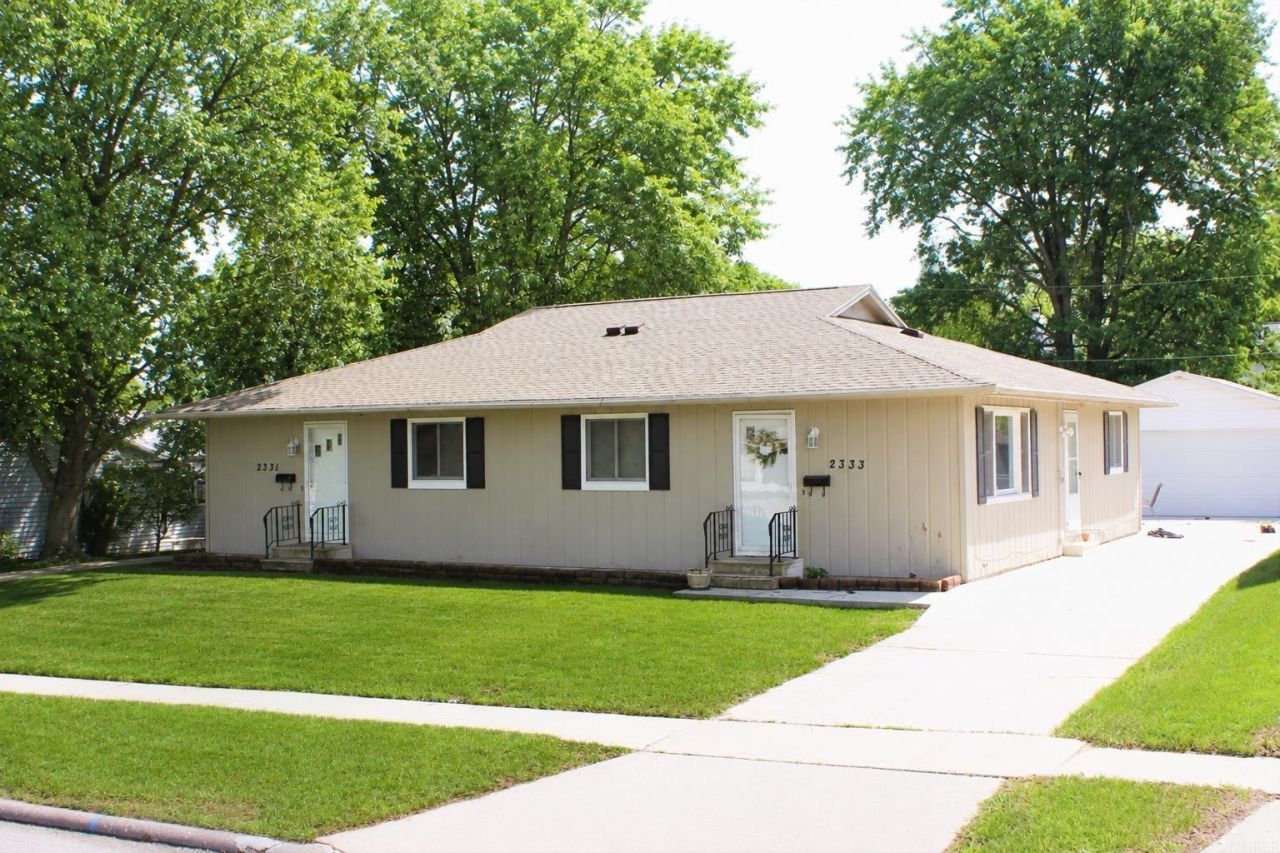 2331-2333 Fairway Lane, Waterloo, IA 50701 Main Photo