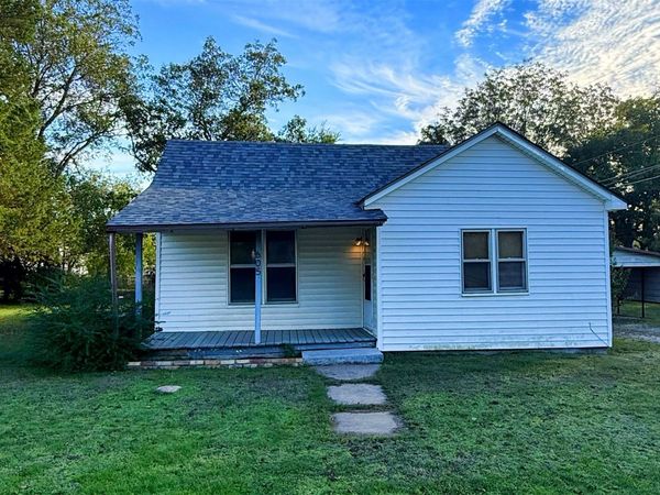 605 E Center Street , Henryetta, OK 74437