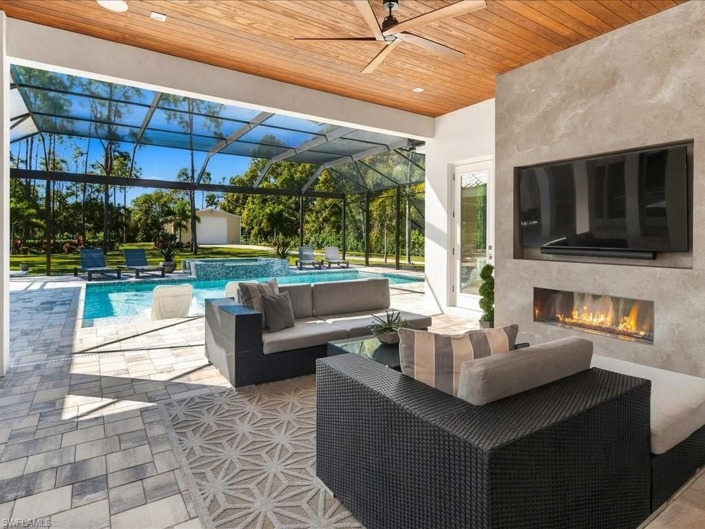 6190 Bur Oaks Ln, Naples, FL 34119 Photo