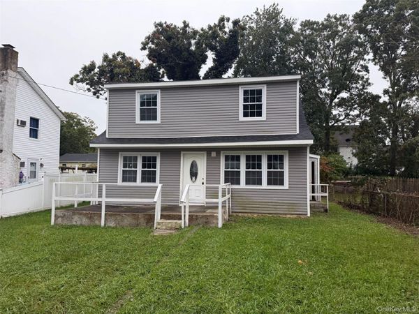 8 Robinson Drive, Shirley, NY 11967