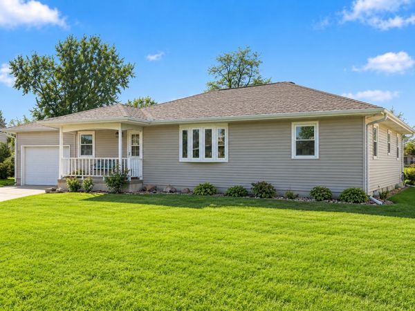 533 Park St , Fairfax, IA 52228