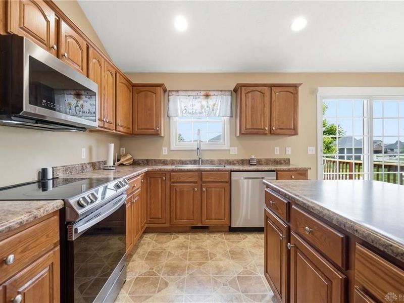 1089 Parkview Drive, Troy, OH 45373 Photo 8