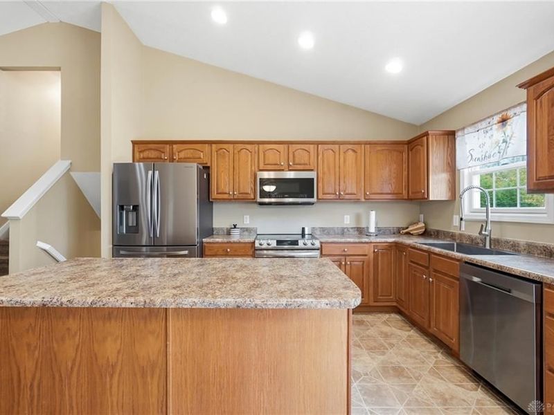 1089 Parkview Drive, Troy, OH 45373 Photo 9