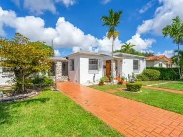 6851 SW 32nd St , Miami, FL 33155
