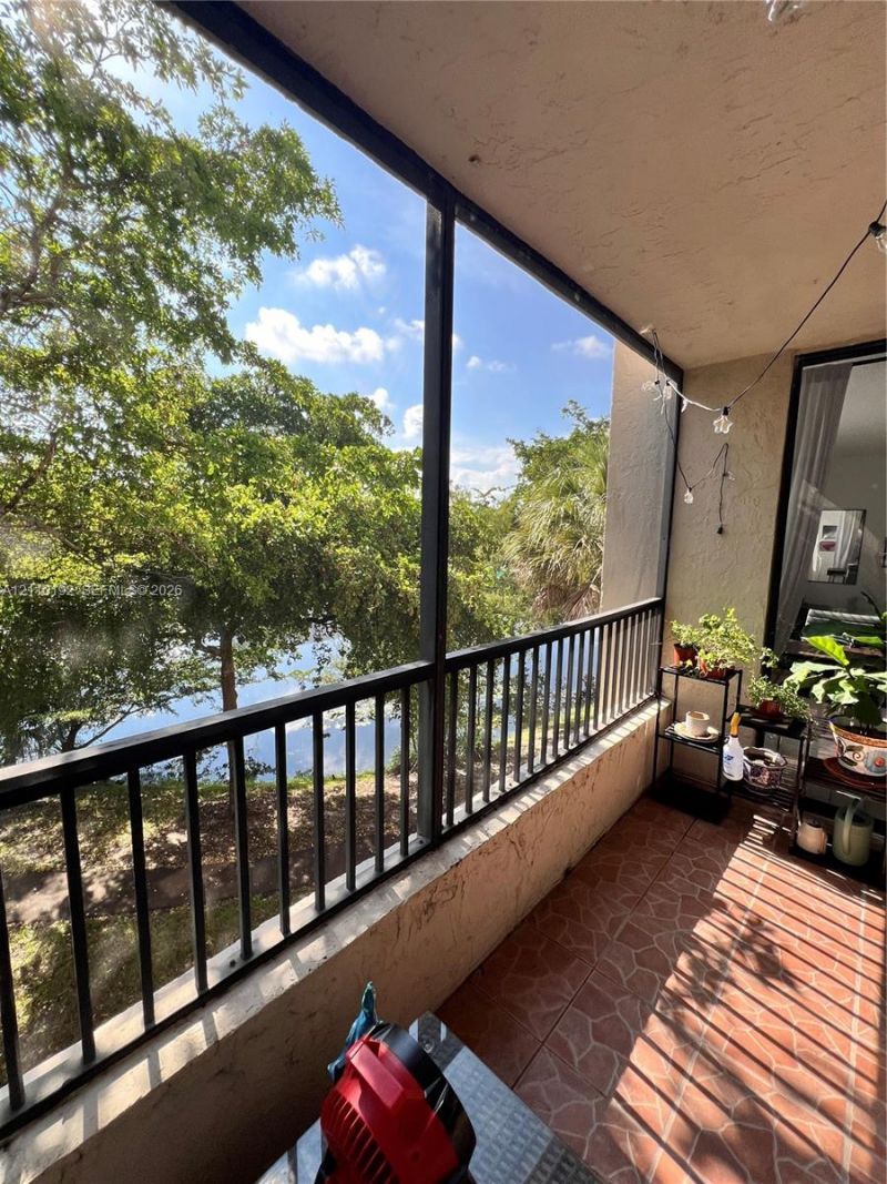 100 NW 76th Ave , Unit 302-2, Plantation, FL 33324 Photo