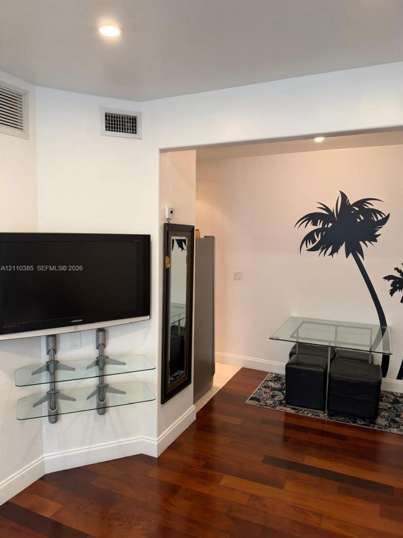 526 15th St , Unit 8, Miami Beach, FL 33139 Photo