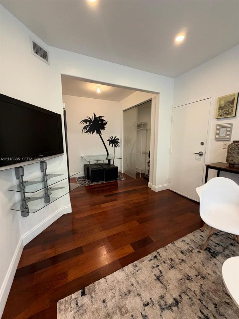 526 15th St , Unit 8, Miami Beach, FL 33139 Photo
