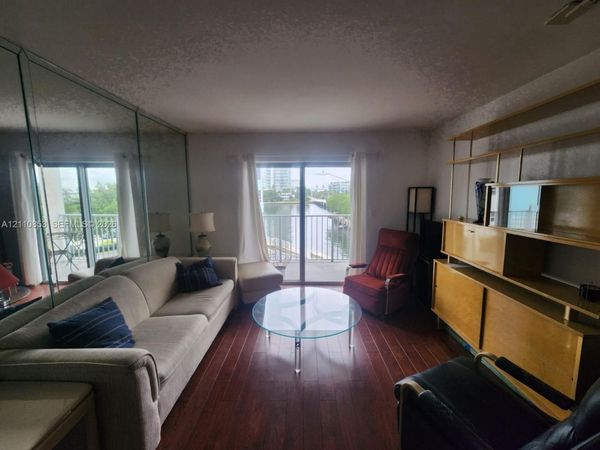 1674 Bay Rd , Unit 305, Miami Beach, FL 33139
